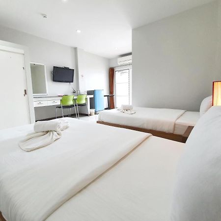 Orchid Surin Appartement Buitenkant foto