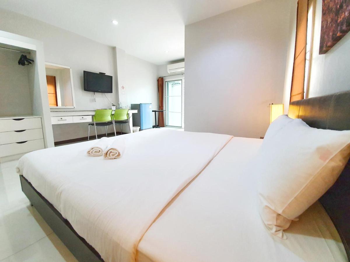Orchid Surin Appartement Buitenkant foto